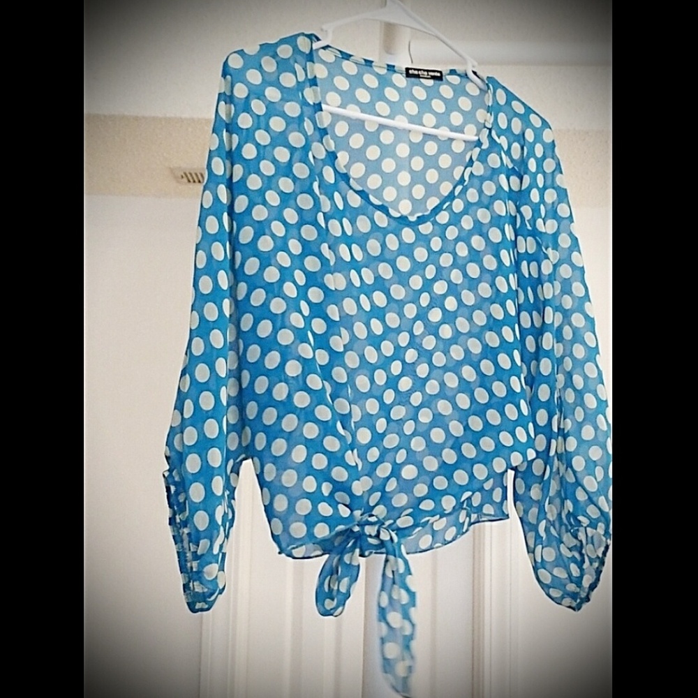 Cha Cha Vente Adorable Polka Dot Tie Blouse. MED